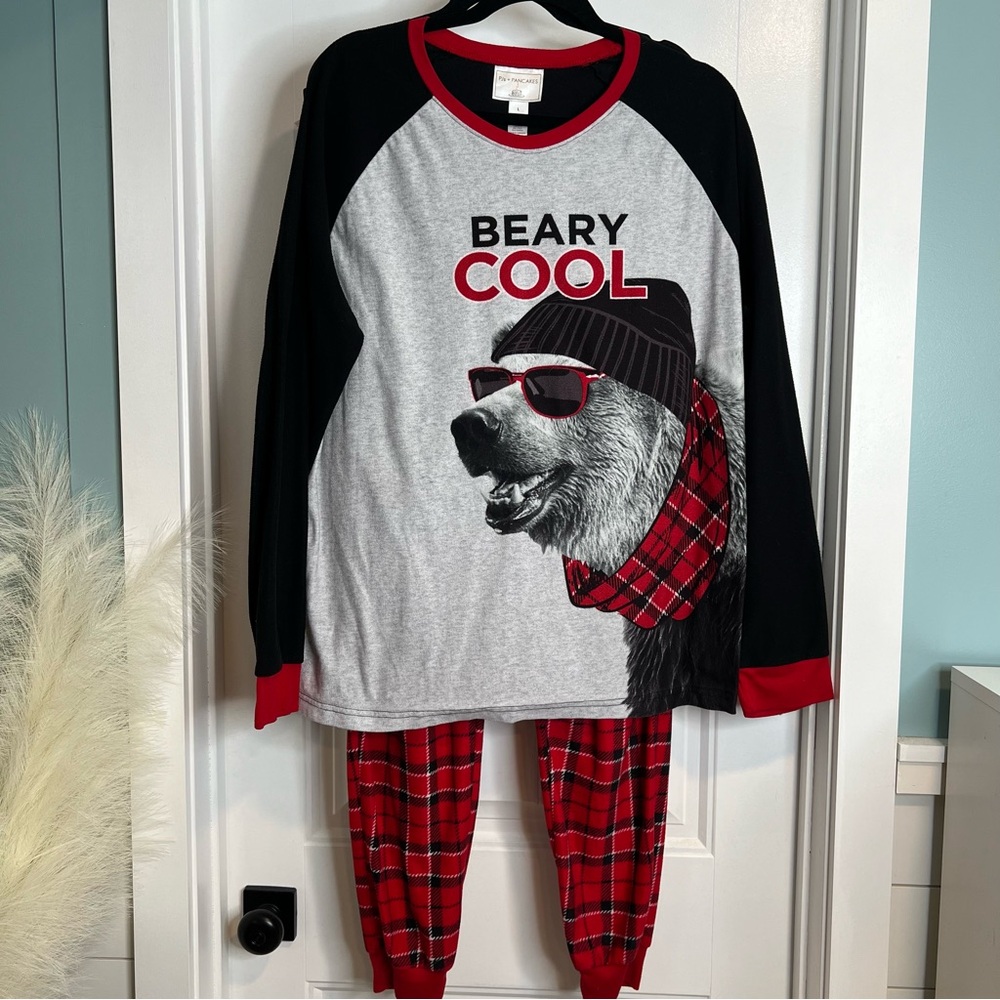 PJs & Pancakes Beary Cool Polar Bear Red & Black Plaid Pajama Set.‎ Size Large.